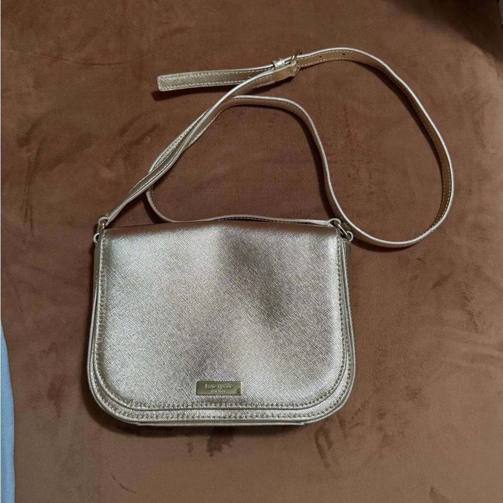 Kate Spade Cream Crossbody Bag Sleek Design